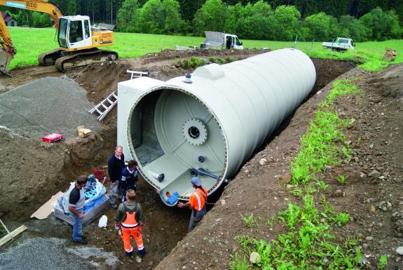 Schütter Behältercenter, GFK Trinkwasserspeicher mit Schieberkammer 2